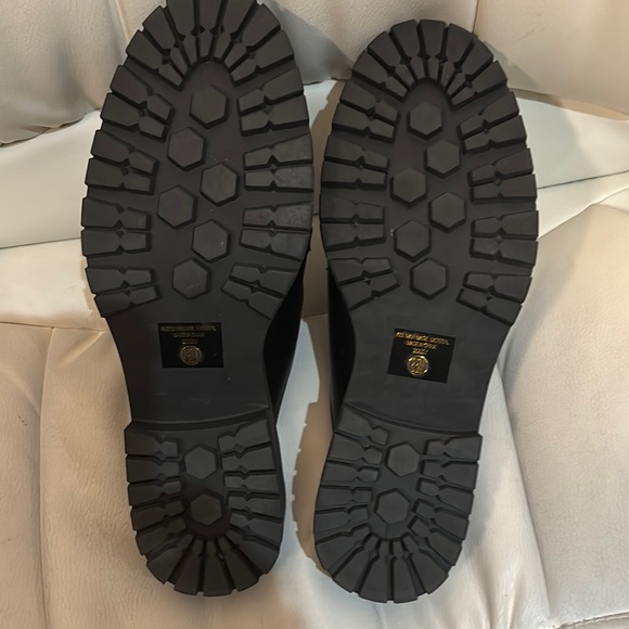 Black Mules with Gold Chain - Picture 2 of 4